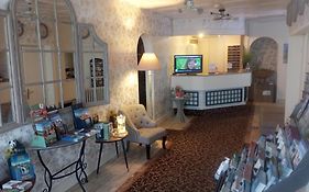 Logis Hotel Louise De Savoie